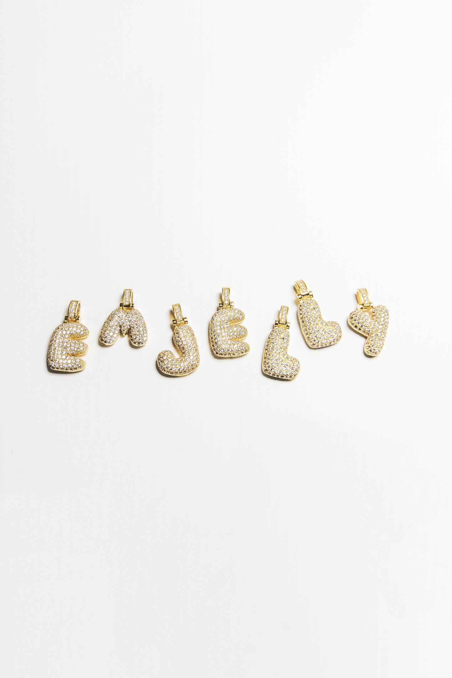 R Bubble Letter Pendant - Gold